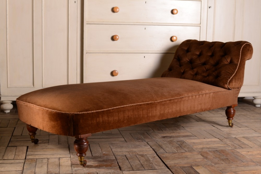 Traditional Antique Upholstered Daybed
