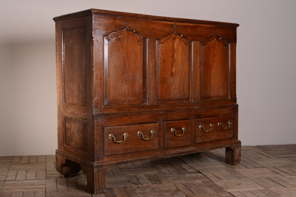 Georgian Period Oak Antique Mule Chest