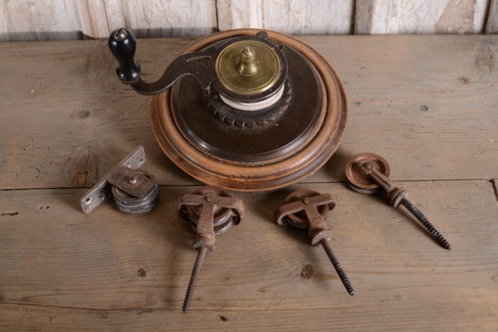 Bronze & Brass Clothes Airer Winder & Pine Rack