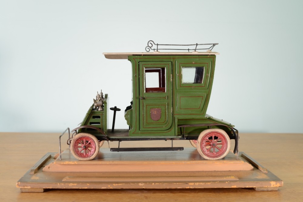 Fabulous Edwardian Antique Car in Case.