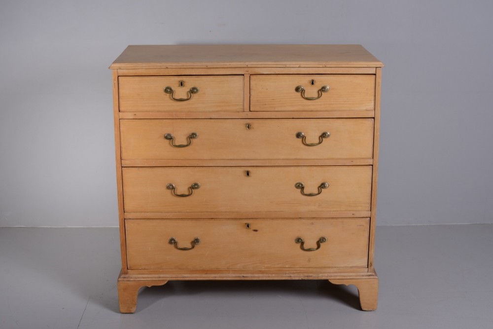 Georgian Antique Pine Chest of Drawers.