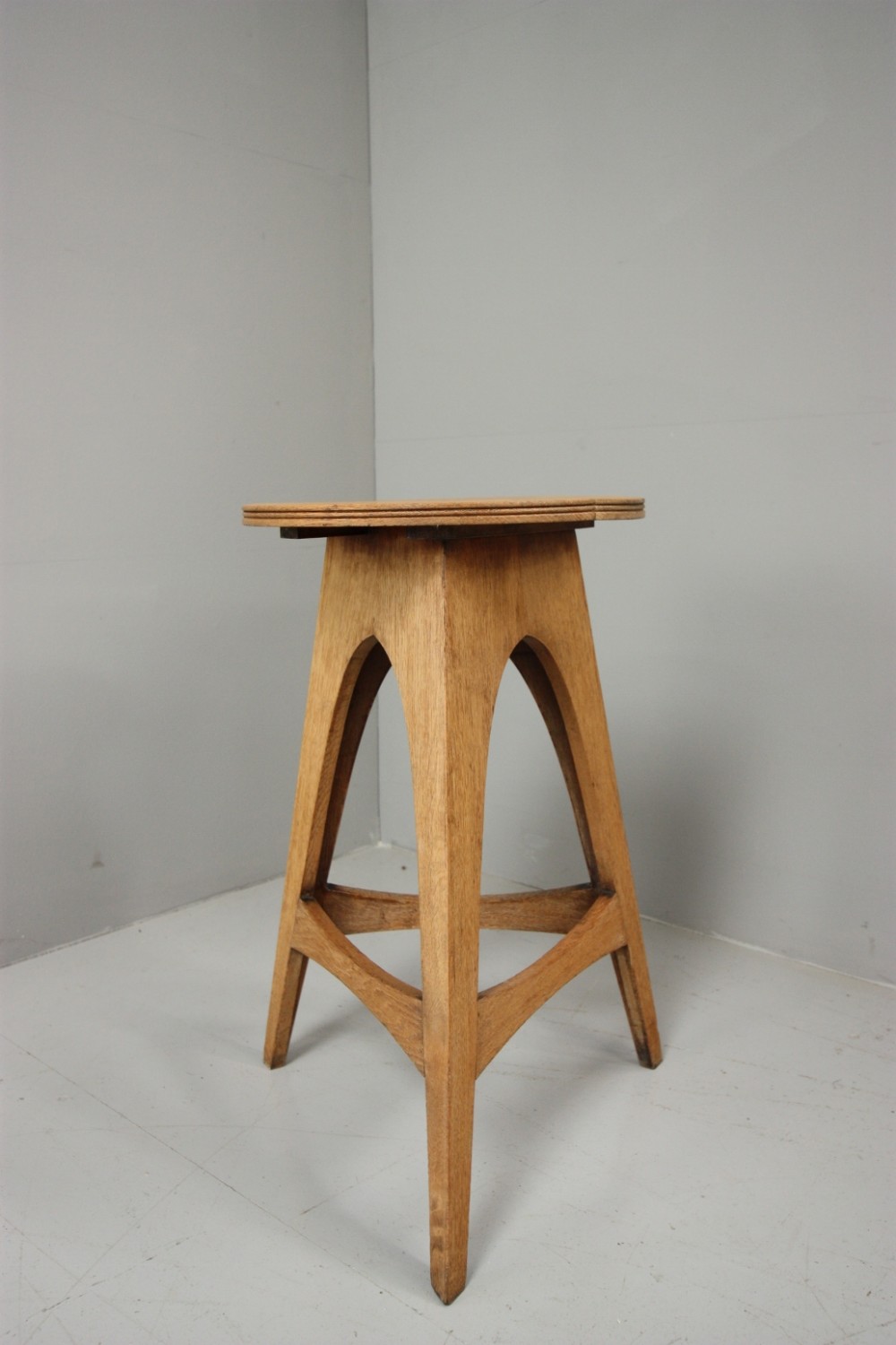 Arts & Crafts Antique Oak Side Table.