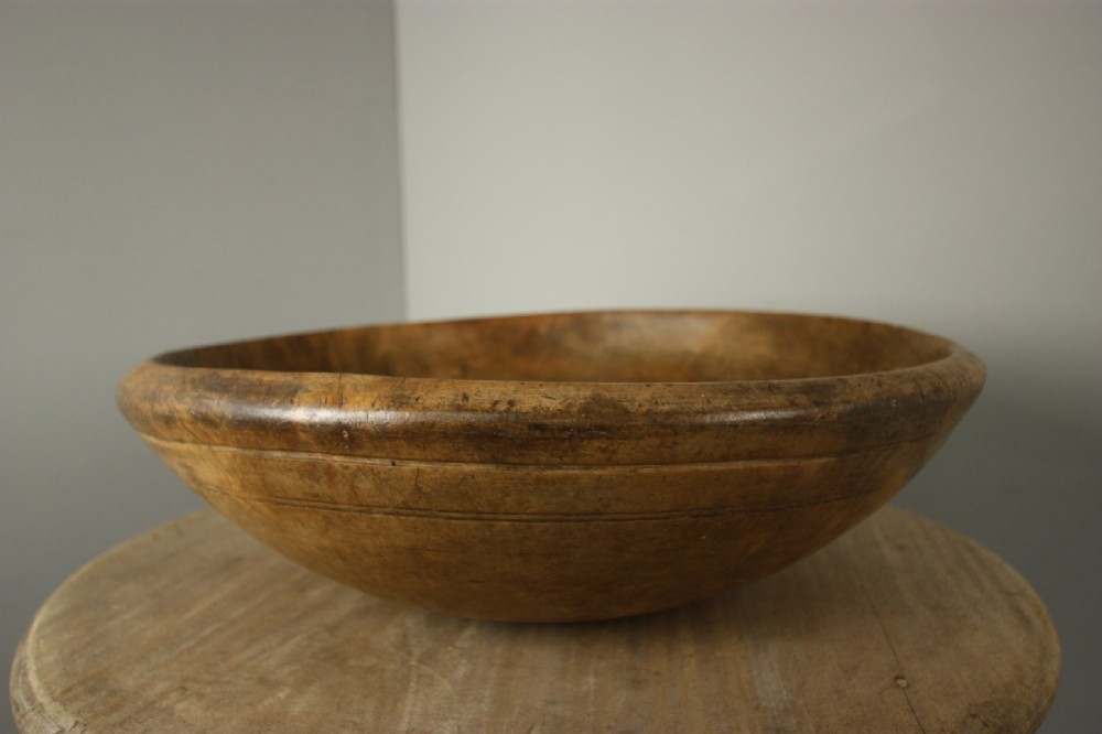 Large 19th Century Antique Sycamore Dairy Bowl.