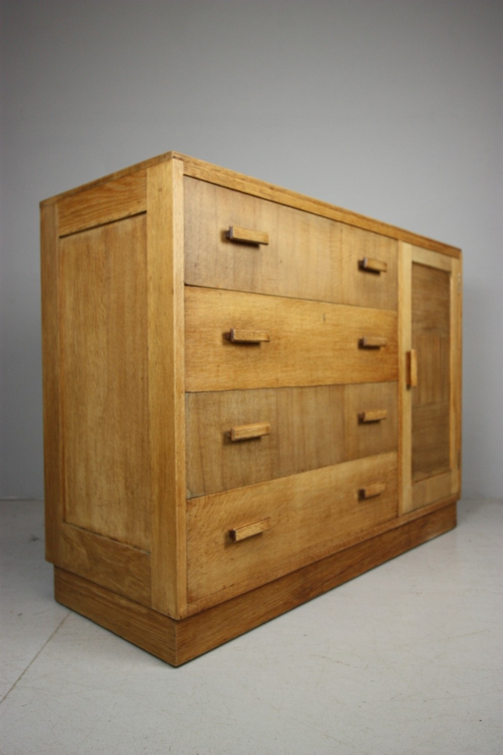 Quality Bowman Brothers 1930's Oak Cabinet.