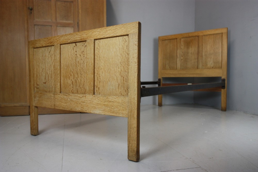 1920's Heals Oak Single Bedstead. 