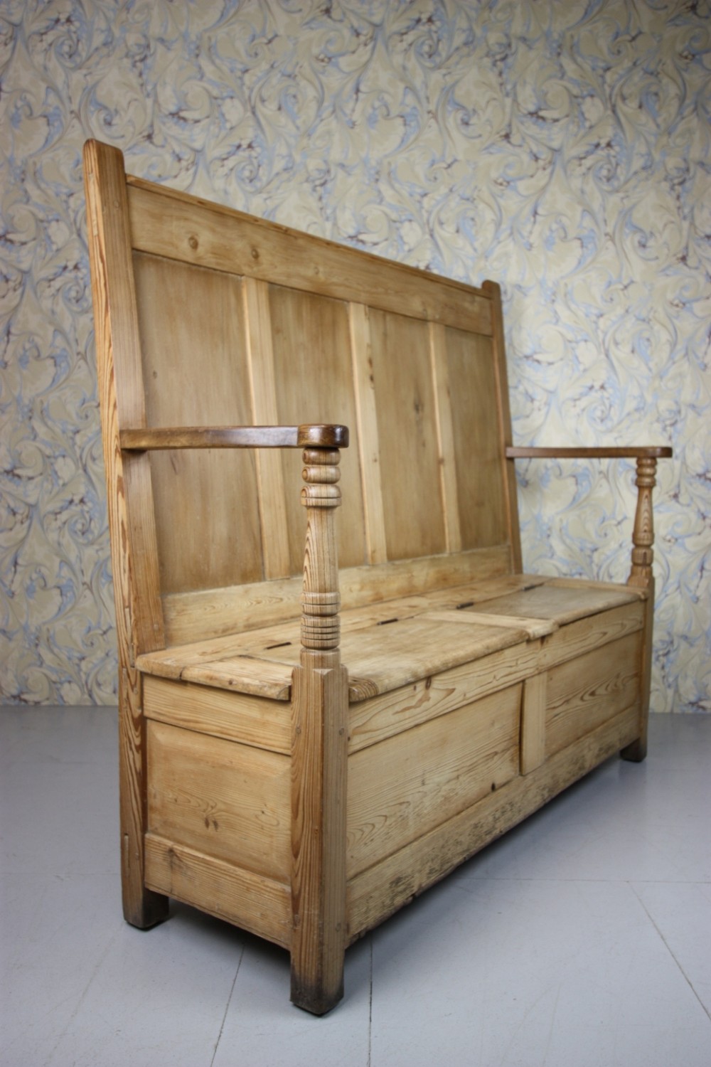19th Century Welsh Antique Pine Settle.