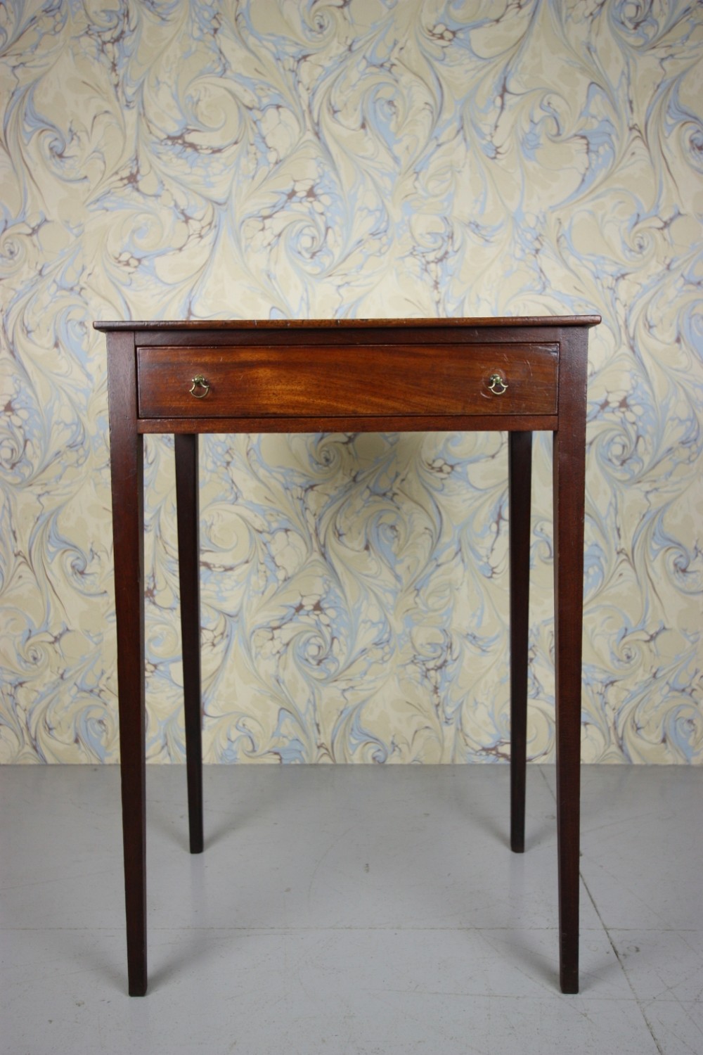 Fine Georgian Antique Mahogany Side Table.