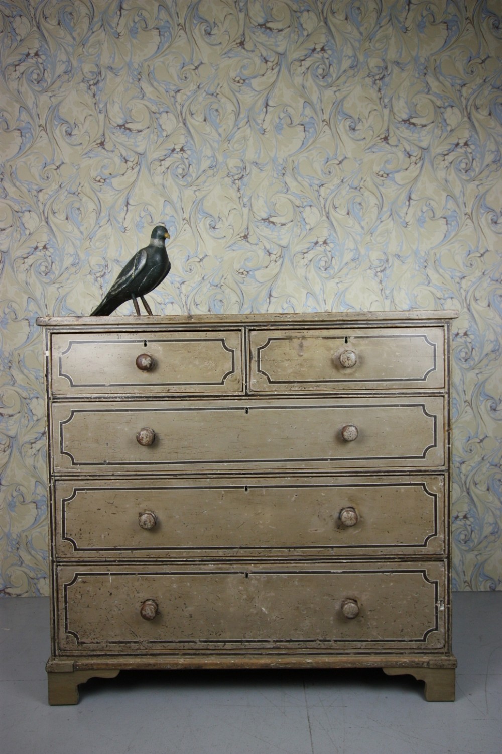 Beautiful English Antique Painted Chest of Drawers. 