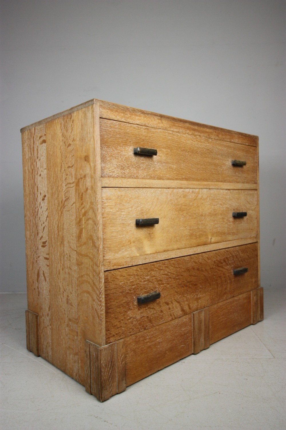 Quality 1940's Oak Chest of Drawers.