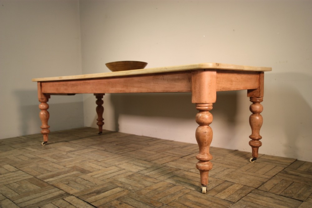 Large 19th Century Antique Sycamore & Pine Dining Table.