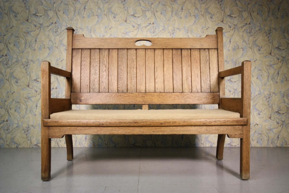 English 19th Century Arts & Crafts Antique Oak Settle Seat.