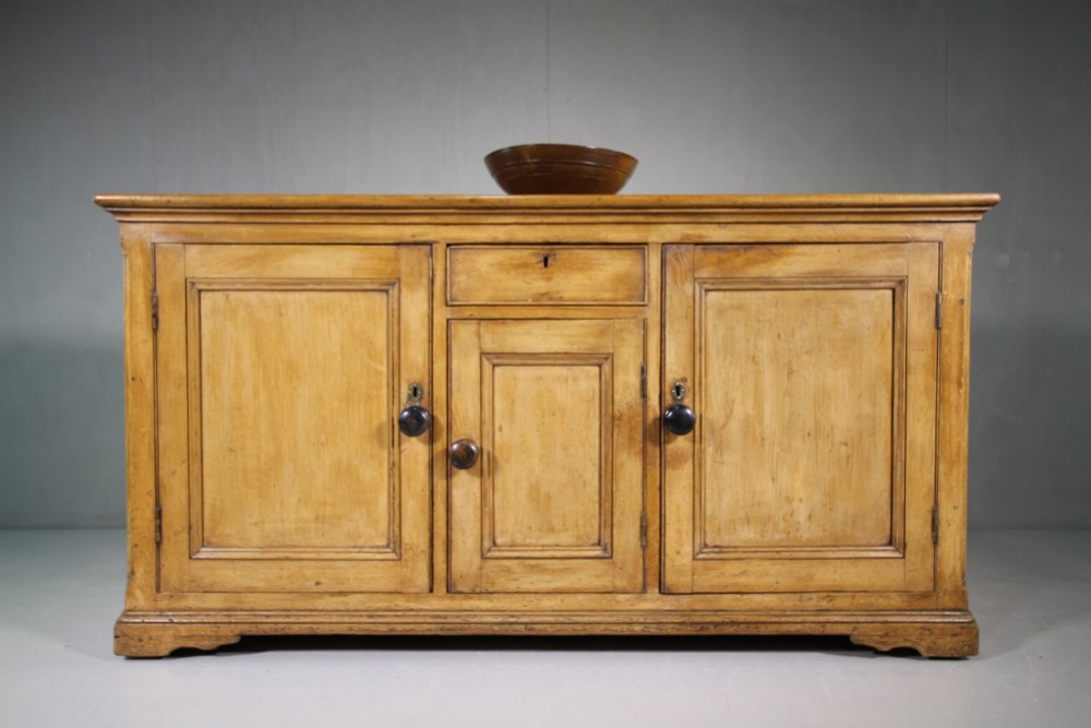 Fabulous Georgian Antique Pine Dresser in Original Paint.