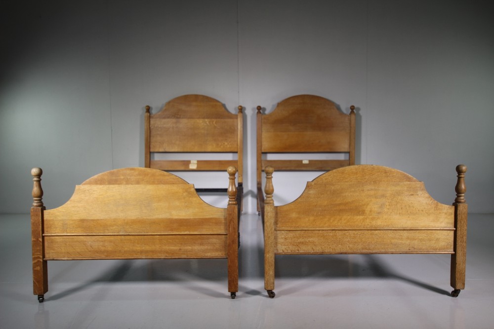 Pair of Edwardian Heals Antique Oak Single Beds