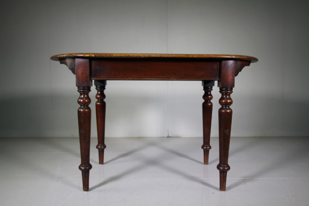 English Quality Antique Mahogany Table