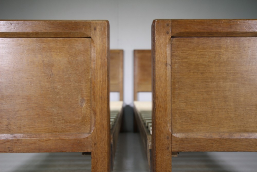Superb Quality Pair of Single Antique Oak Beds by Gordon Russell View VI