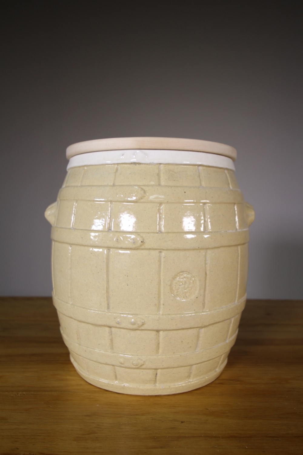 English 19th Century Cream Antique Pickling Barrel & Lid