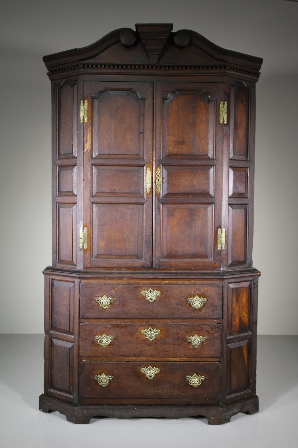 Wonderful Early Georgian Antique Oak Corner Cupboard