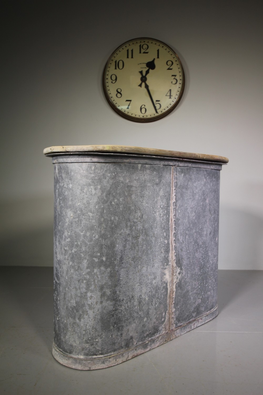 Edwardian Antique Galvanised Iron Tank from Art Studio
