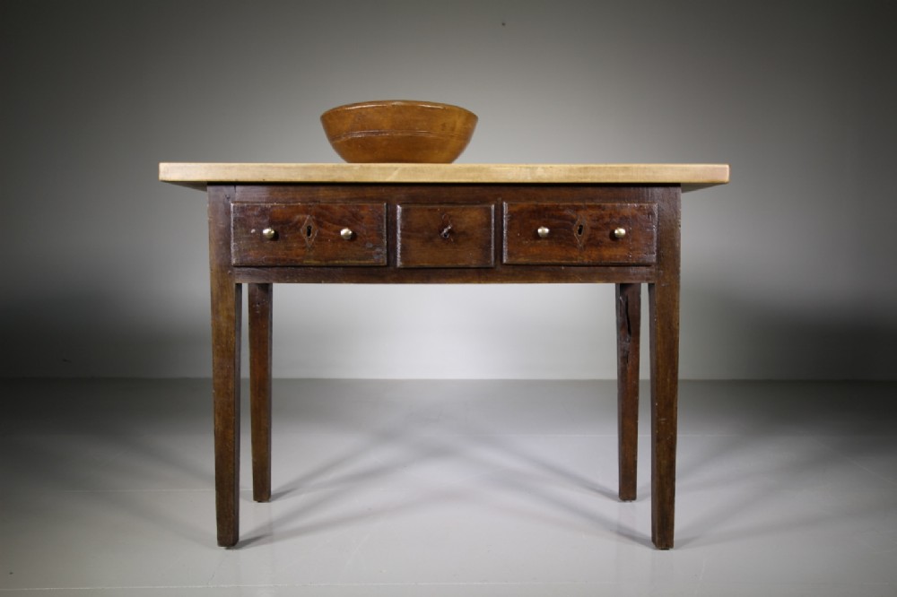 Early 19th Century Antique Chestnut & Sycamore Side Table