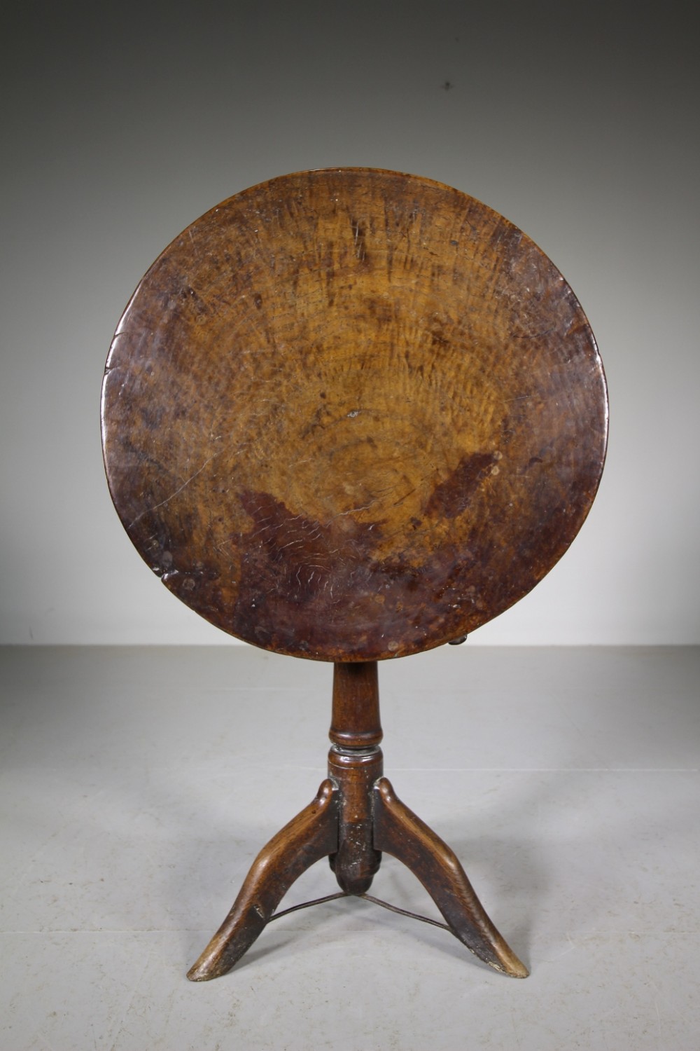 Early 18th Century Antique Burr Oak Tripod Table