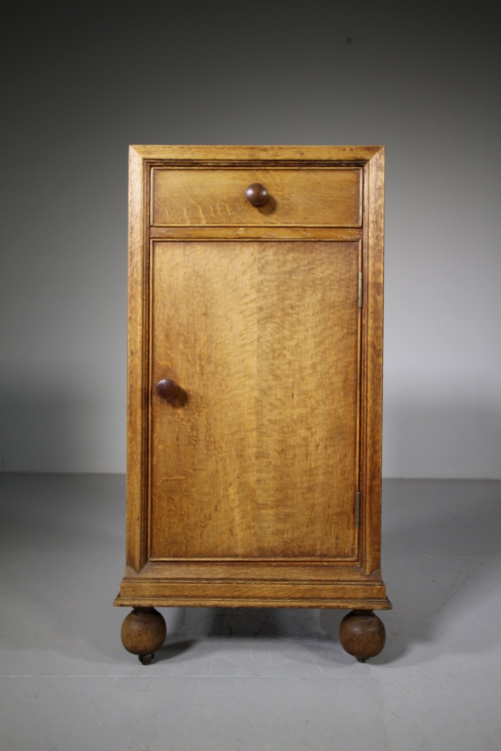 Heals Buttery Hutch Range Antique Oak Bedside Cabinet