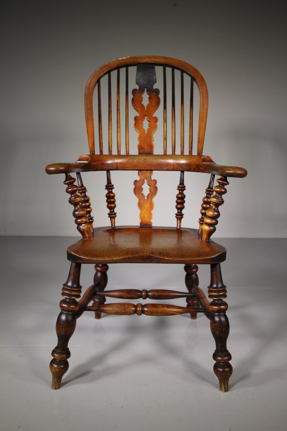 Antique Nottinghamshire Top Model Broad Arm Windsor