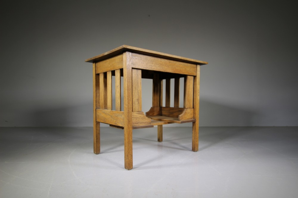 Arts & Crafts Antique Oak Kneehole Table