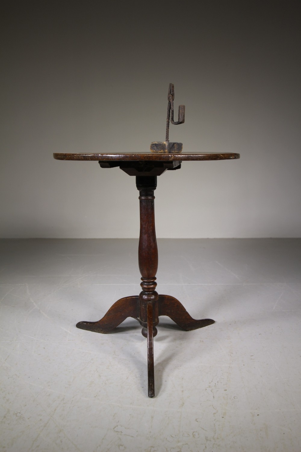 Early Georgian Antique Tripod Table
