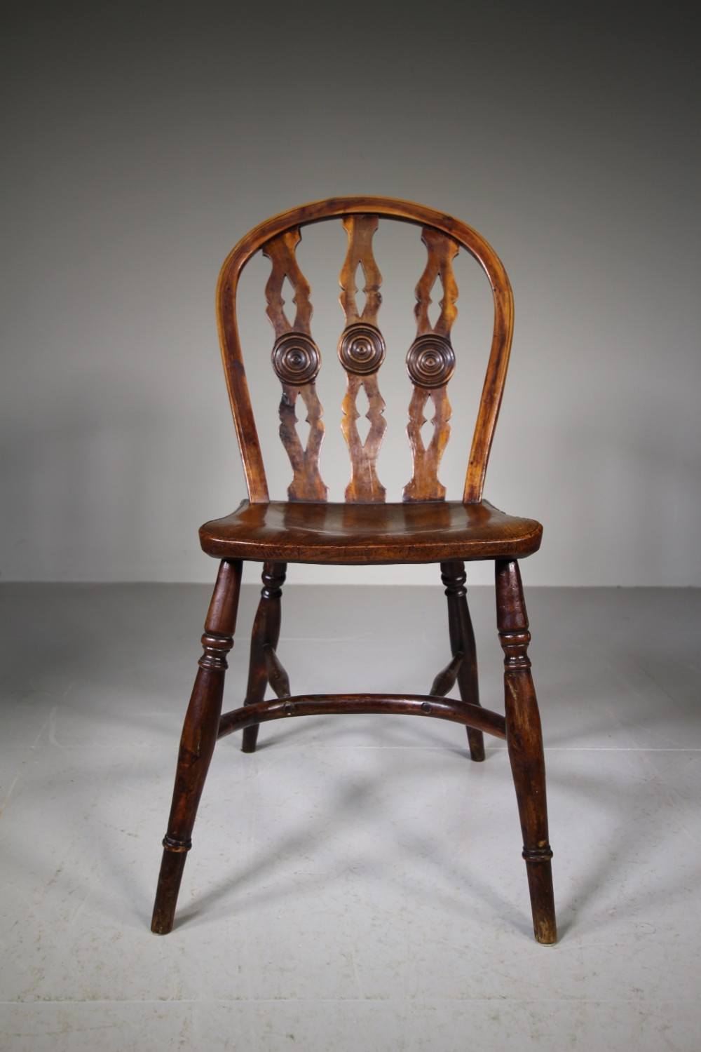 Early 19th Century Antique Yew Wood Windsor Chair