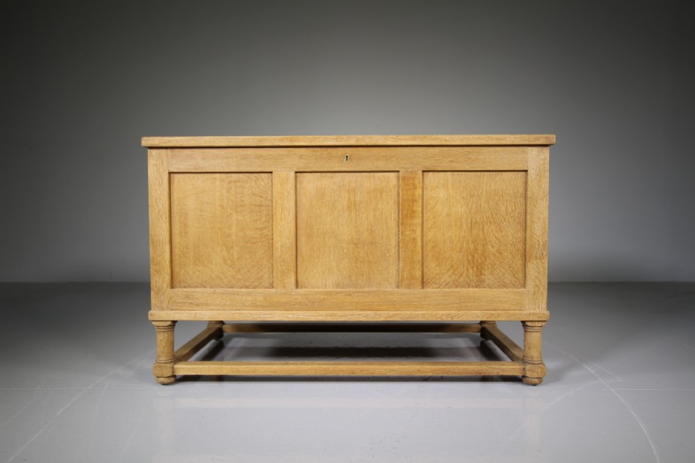 Heals Antique Oak Tilden Bedding Box – Labelled