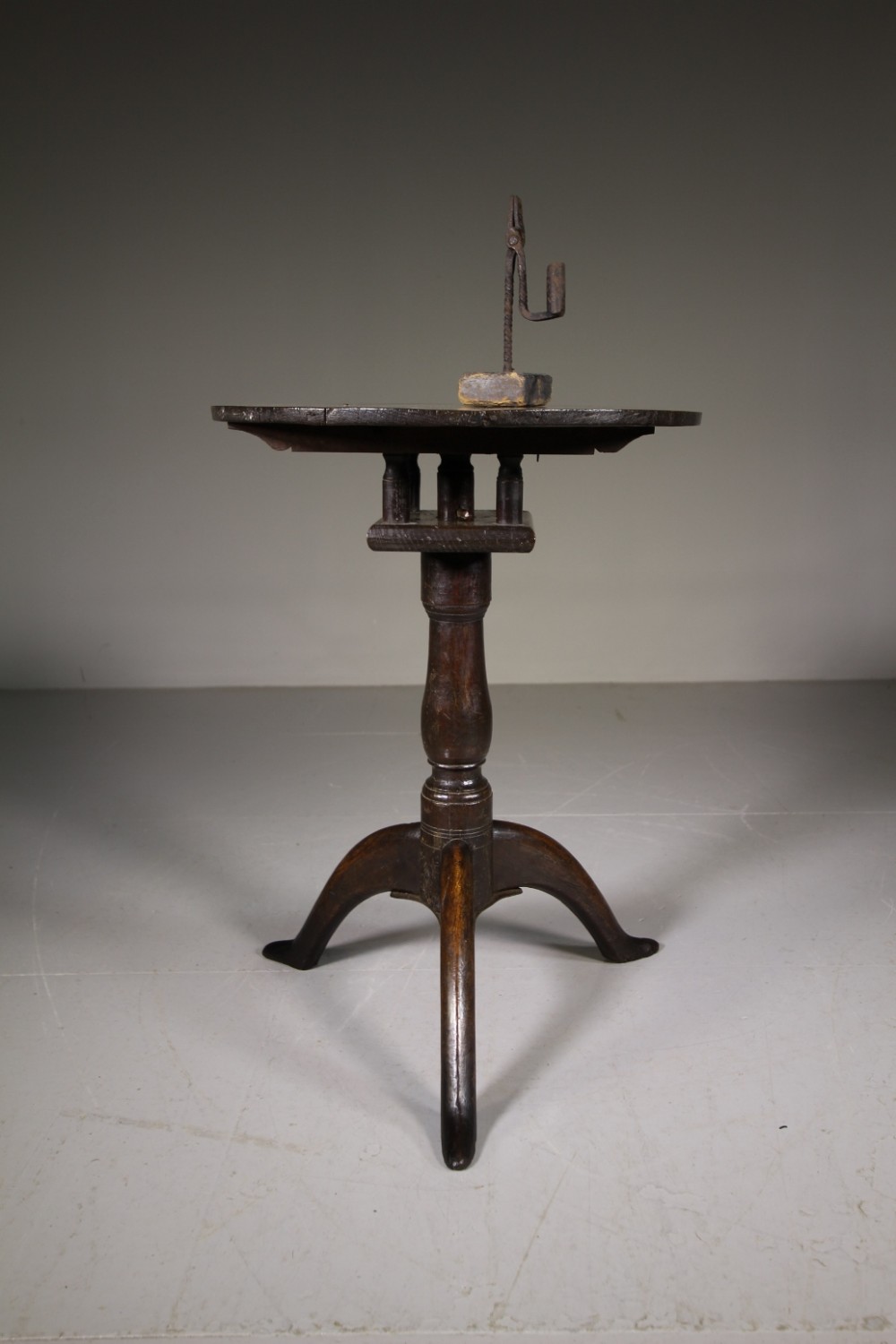 Early 18th Century Welsh Antique Oak Tripod Table