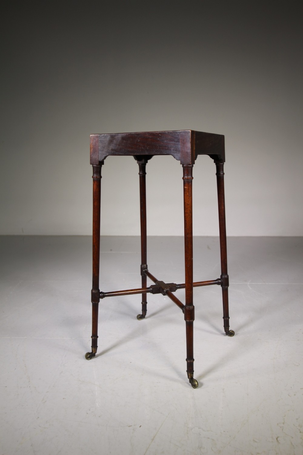 Fine Georgian Antique Mahogany Urn Stand