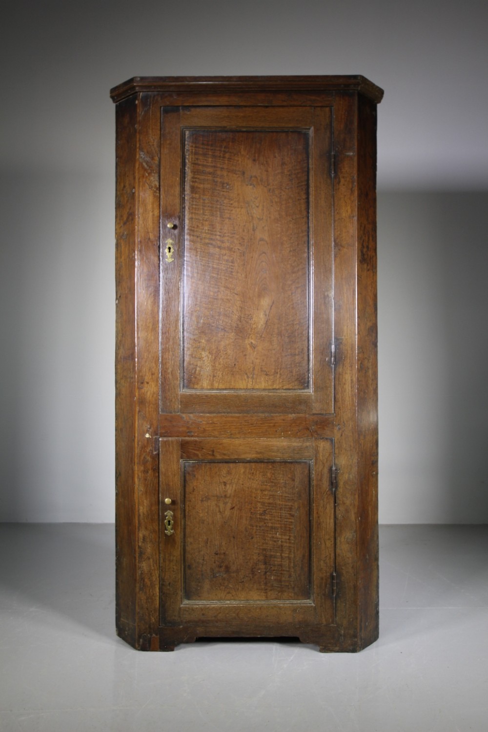 18th Century Welsh Antique Oak Floor Standing Corner Cupboard
