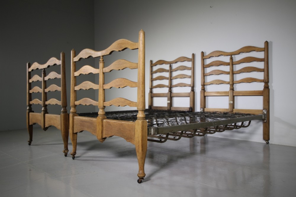 Pair of Heals Edwardian Oak Cottage Range Single Beds