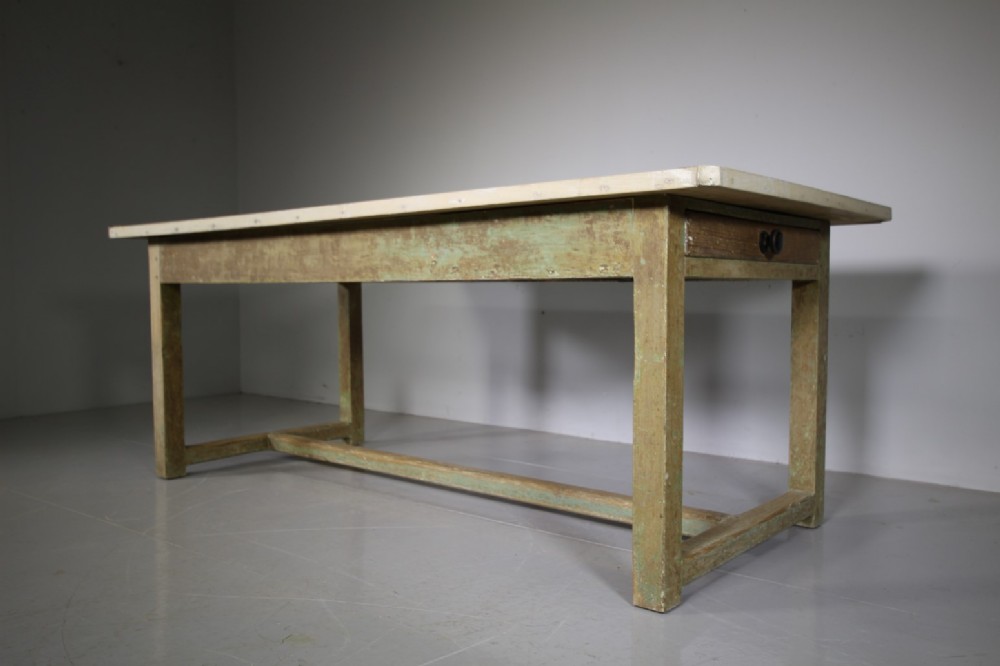 Superb 18th Century Westmoreland Antique Dining Table in Original Paint