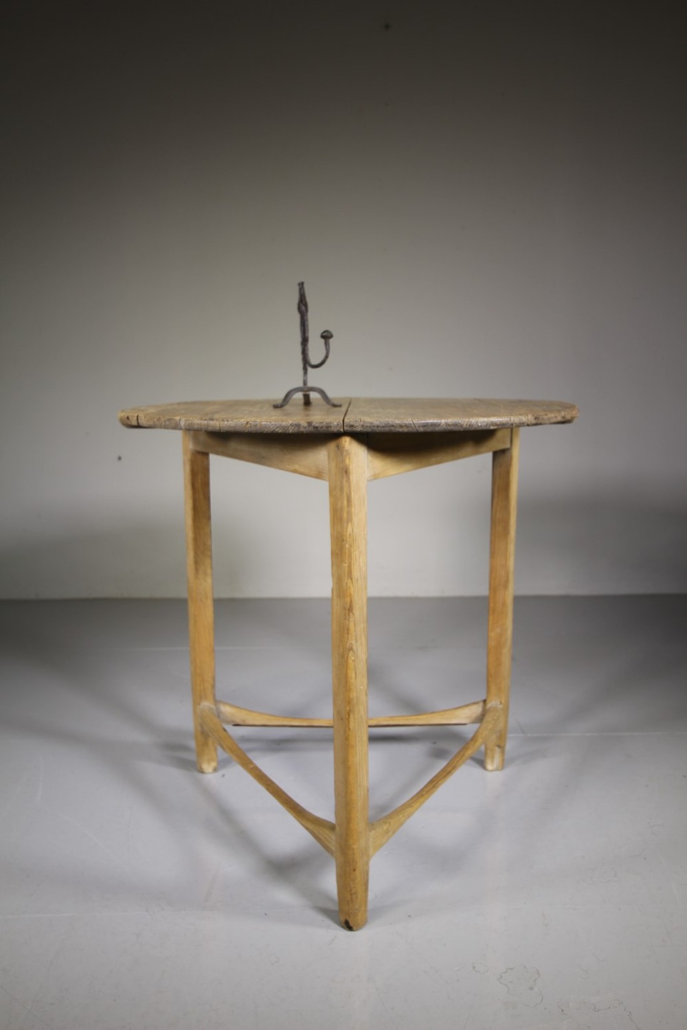English Early 19th Century Antique Pine Cricket Table 