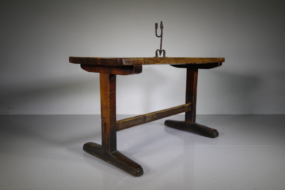 Wonderful Early 19th Century English Antique Elm Tavern Table