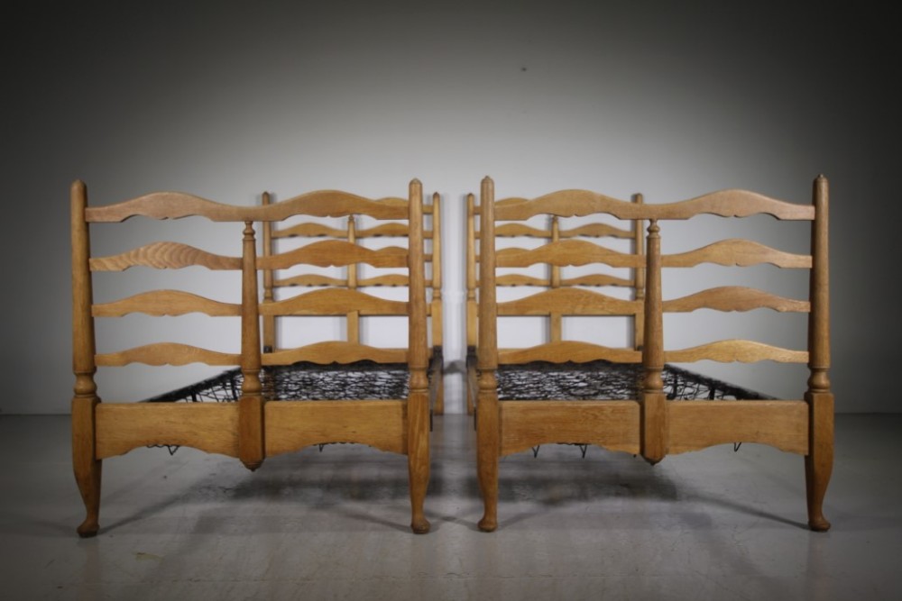 Pair of Heals Edwardian Oak Cottage Range Single Beds