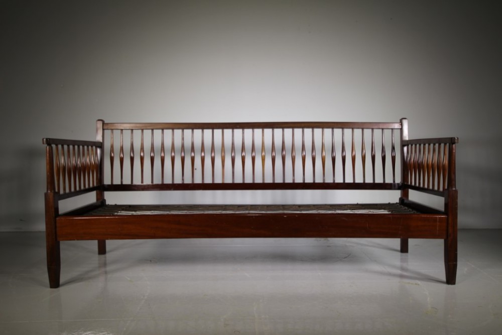 Heals Edwardian Antique Mahogany Sofa / Day Bed