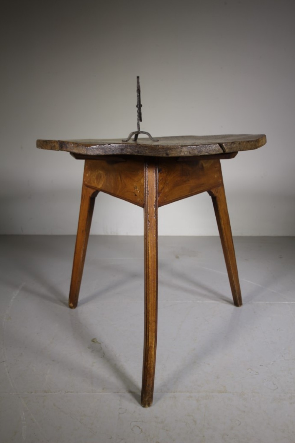 Lovely 18th Century English Antique Elm Cricket Table