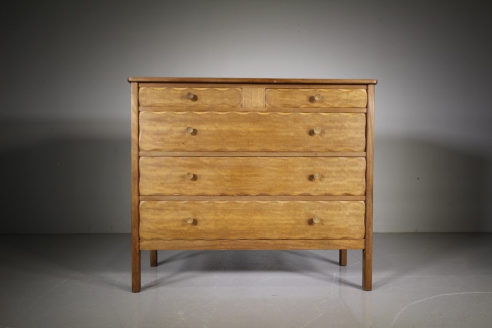 
Heals 1930’s Scallop Walnut Chest of Drawers – Labelled