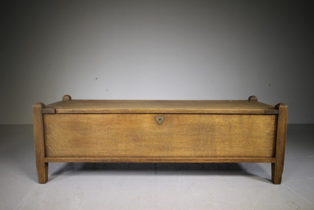 
English Arts & Crafts Antique Oak Bedding Box
