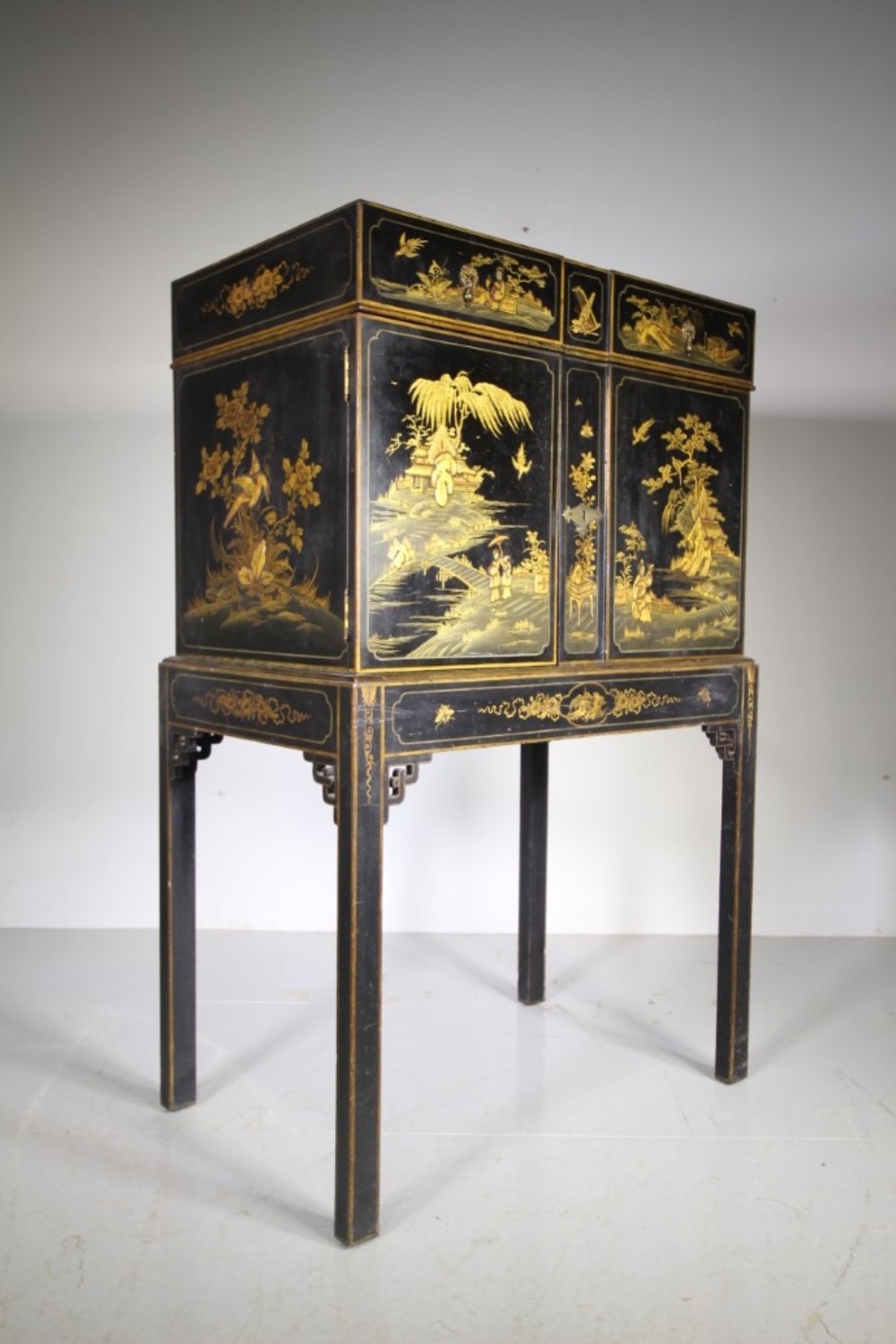 
English Edwardian Antique Chinoiserie Decorated Cabinet