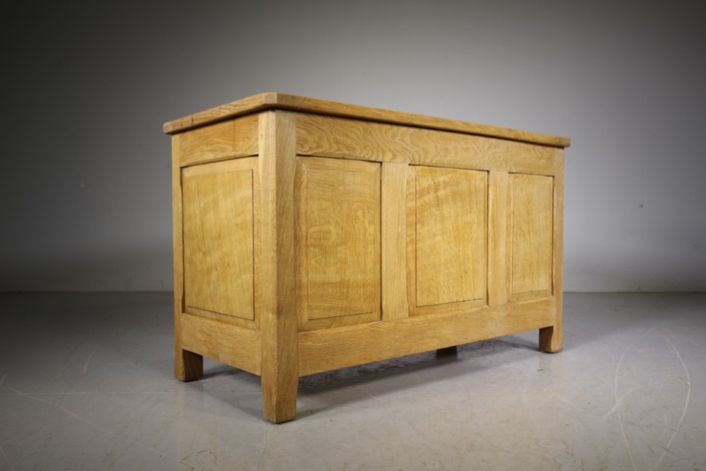 
Large Heals 1930’s Reynolds Oak Bedding Box