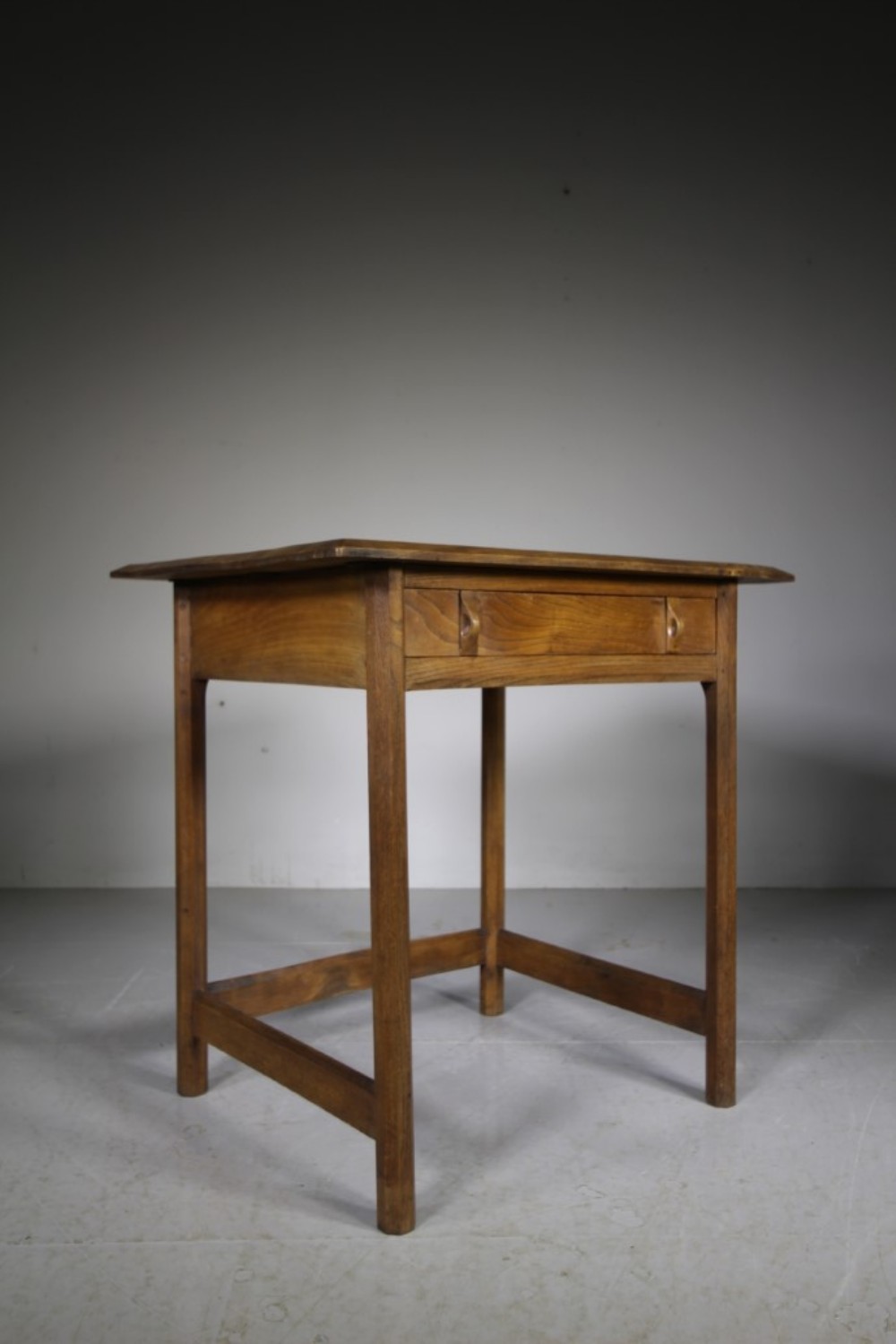 
Quality Cotswold School 1930’s Elm Side Table