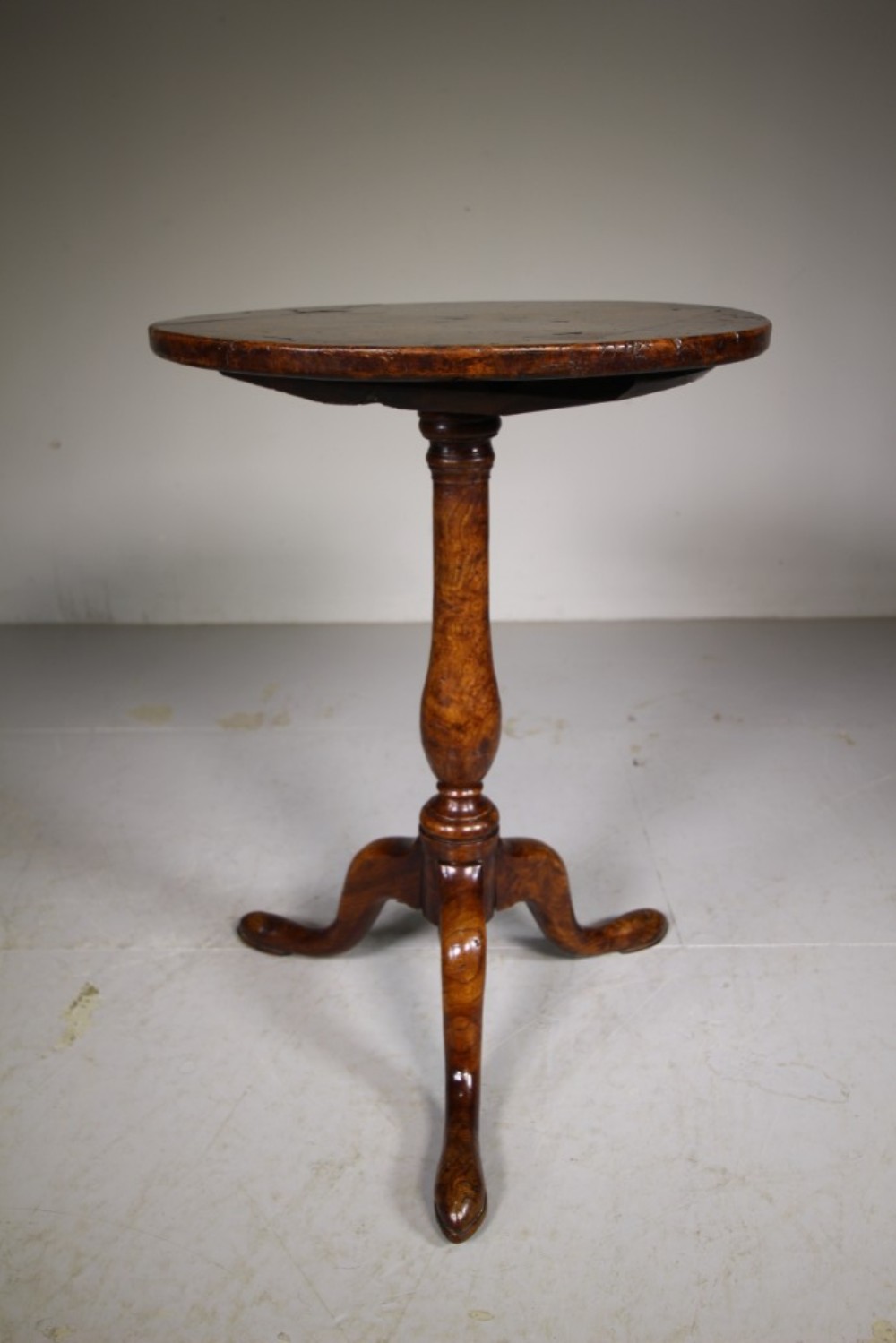 Beautiful Burr Elm 18th Century Antique Tripod Table