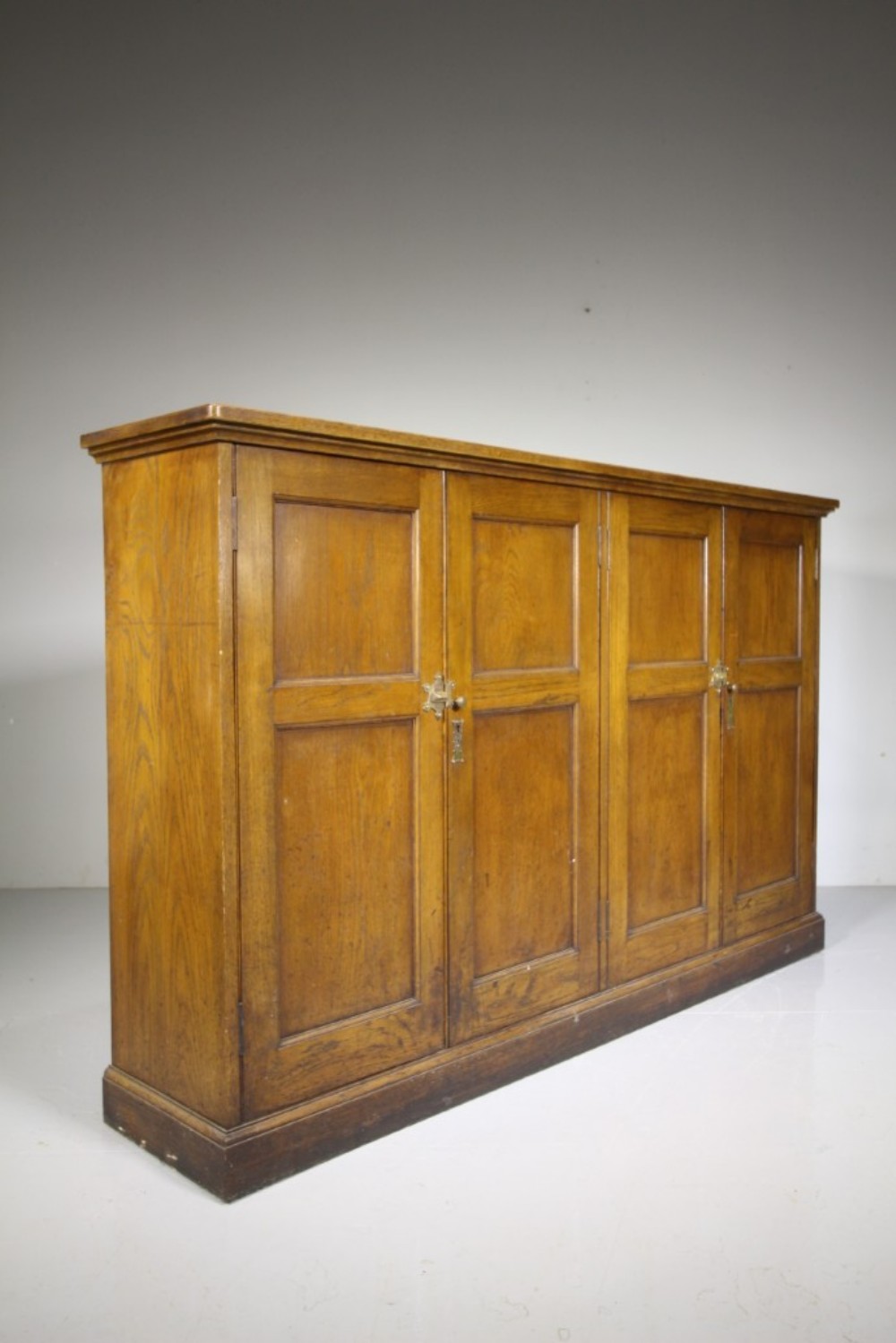 
Large English 19th Century Antique Oak Cupboard