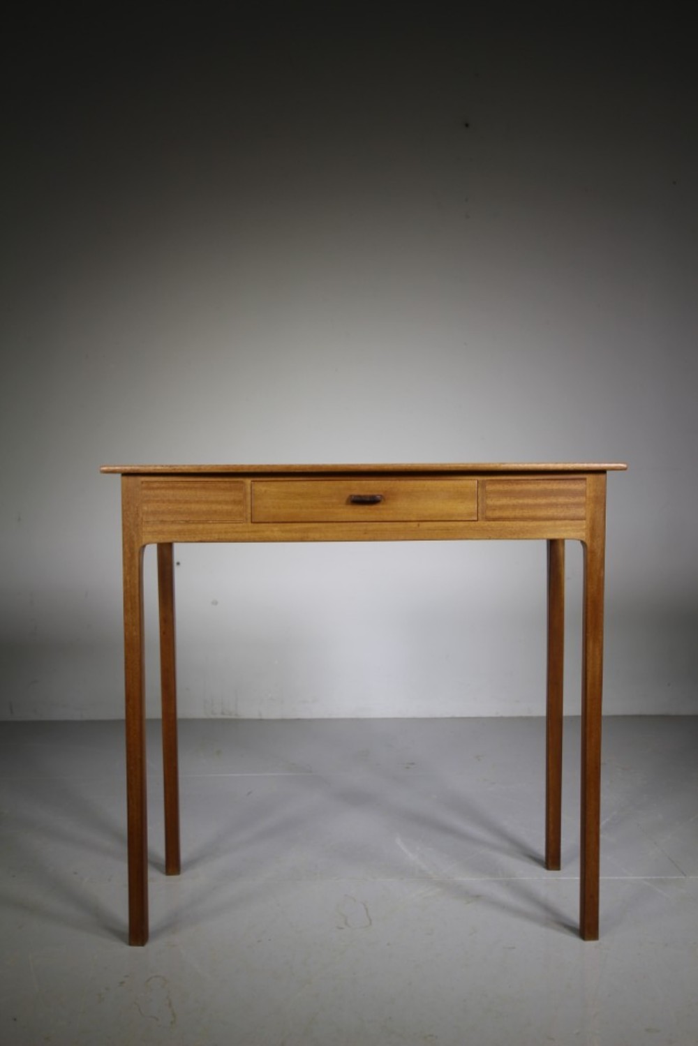 High Quality Cotswold School 1930’s Side Table 