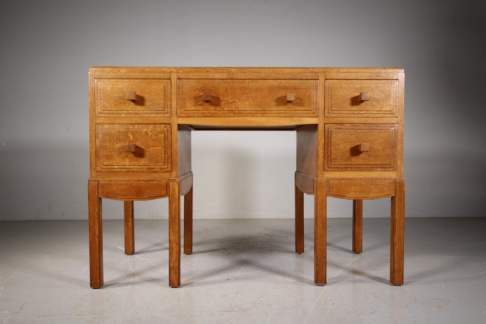 Bryn Mawr Welsh 1930’s Superb Quality Oak Writing Desk 