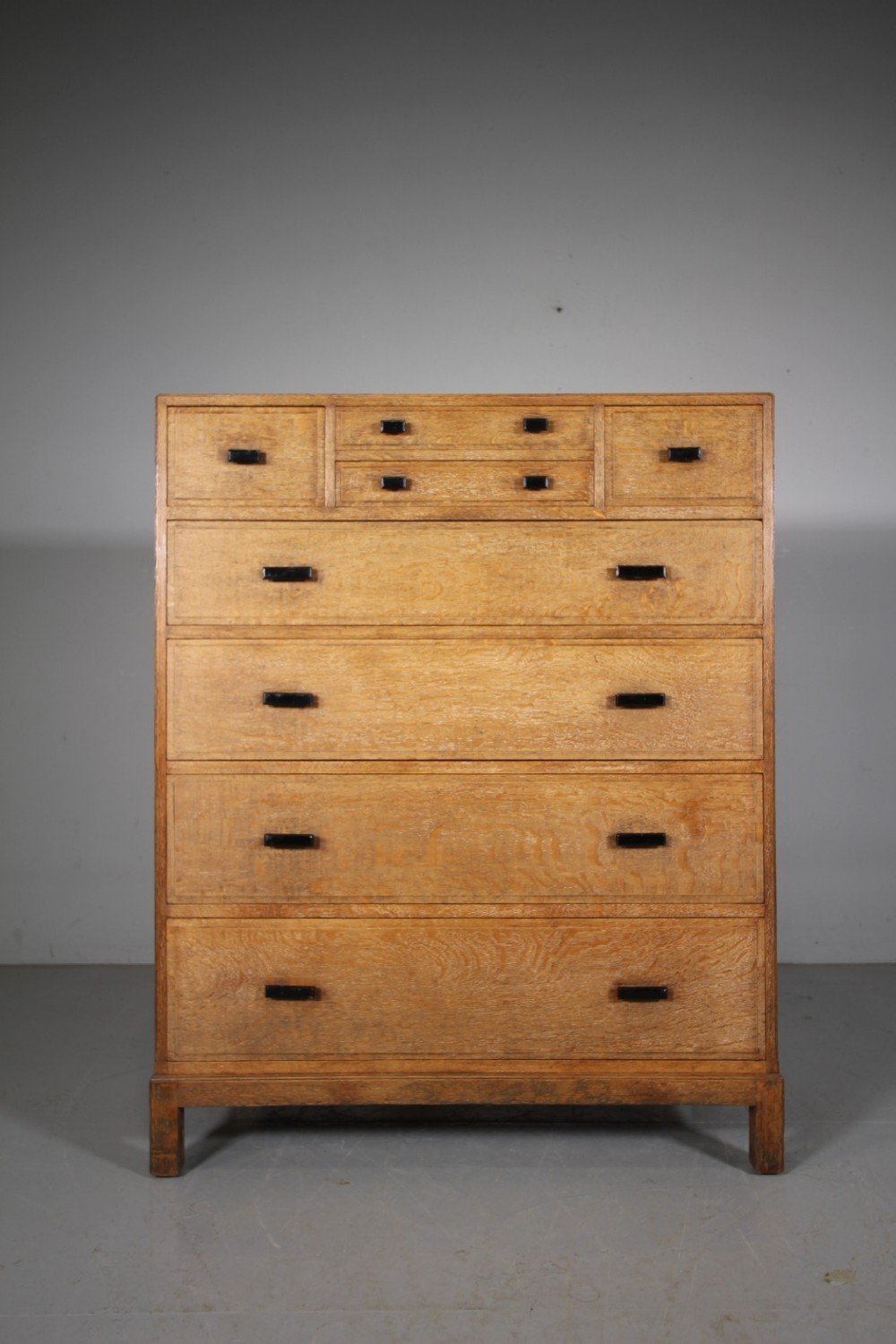 Superb Large Heals of London Dated 1932 Oak Chest of Drawers with Two Labels
